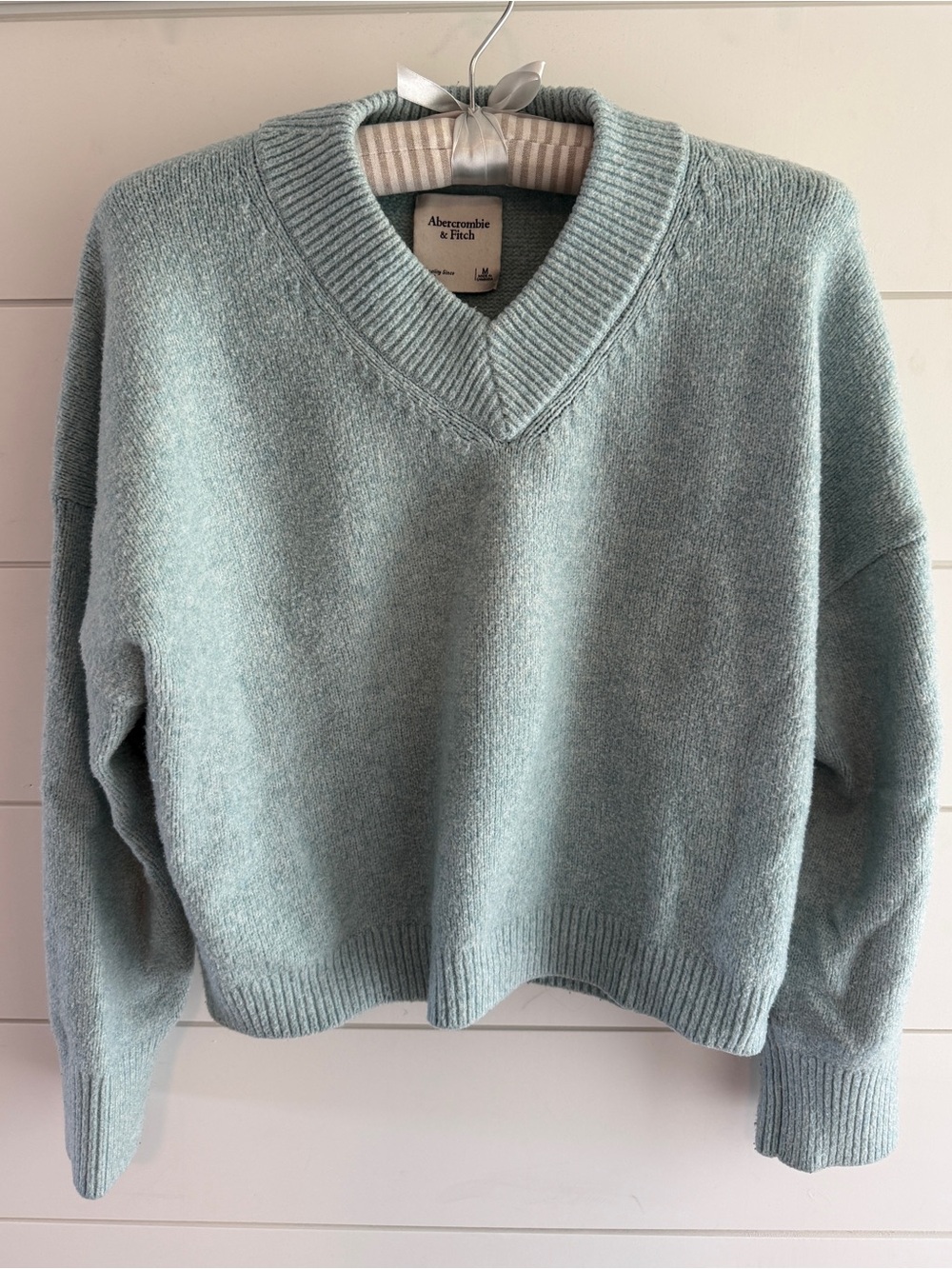 Abercrombie & Fitch Women's V-Neck Sweater in Light Blue, Size Medium
